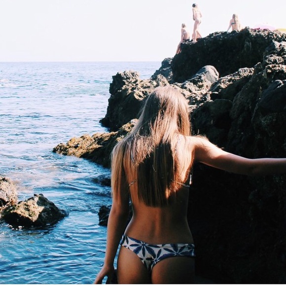 Stone Fox Swim Tucker Bikini bottoms in batik - Picture 5 of 6